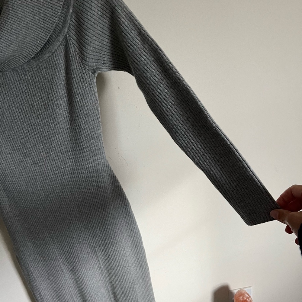 Abercrombie & Fitch Gray Knit Midi Off Shoulder Cozy Soft Sweater Dress Sz M EUC - Picture 3 of 14